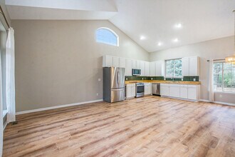 5660 Versailles Ave in Ann Arbor, MI - Building Photo - Building Photo