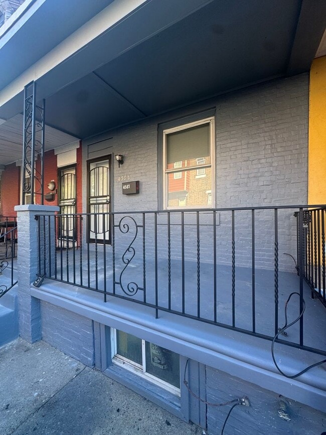 4561 N Colorado St in Philadelphia, PA - Foto de edificio - Building Photo