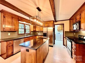 911 Reverdy Ln in Matthews, NC - Building Photo - Building Photo