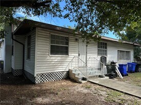 2115 Crawford St in Ft. Myers, FL - Building Photo