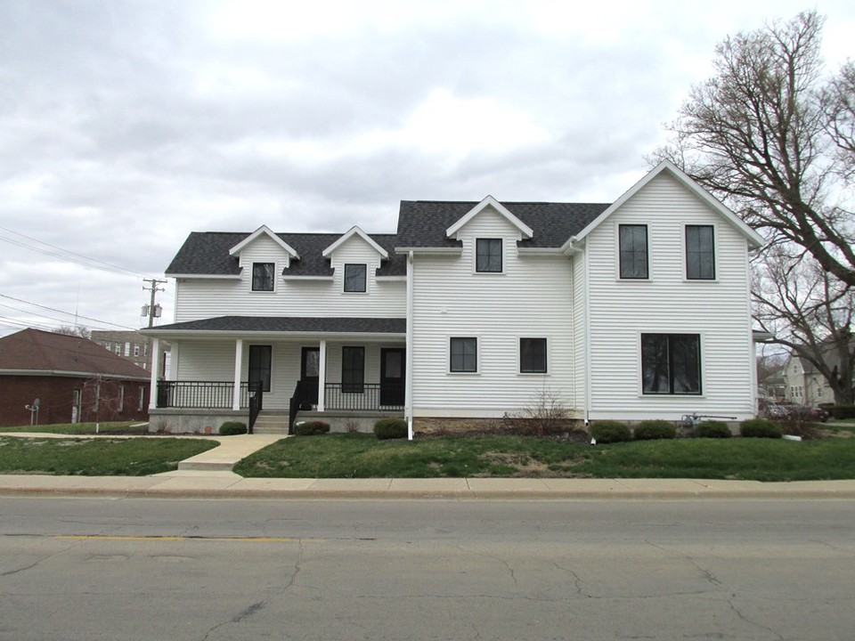 201 5th Ave in Sterling, IL - Building Photo