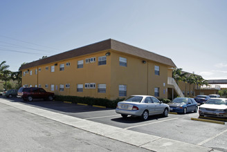 Homestead Village Apartments in Homestead, FL - Building Photo - Building Photo