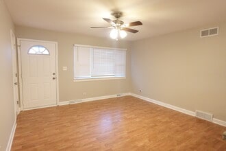 2401 Huron Terrace in Waukegan, IL - Building Photo - Building Photo