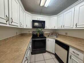 1010 Green Pine Blvd in West Palm Beach, FL - Building Photo - Building Photo