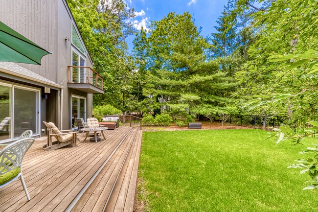 4 Diane Dr in East Hampton, NY - Building Photo - Building Photo