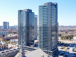 Sonic Condos in Toronto, ON - Building Photo - Building Photo