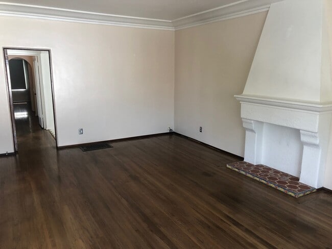 4803-14 E Ocean Blvd in Long Beach, CA - Building Photo - Building Photo