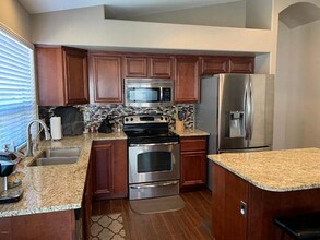 9842 W Salter Dr in Peoria, AZ - Foto de edificio - Building Photo