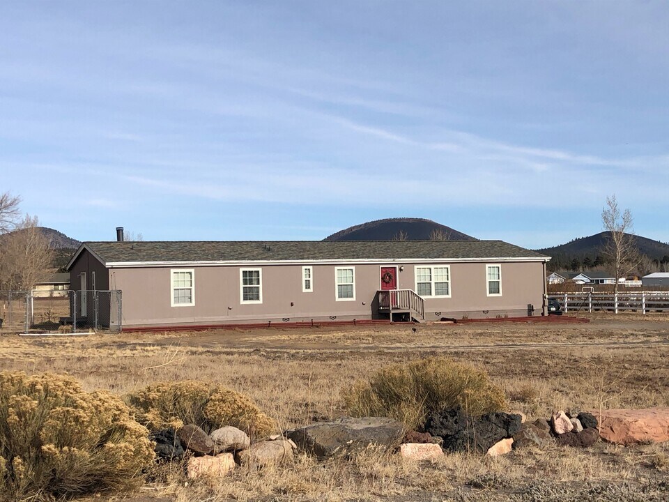 6015 E Morningside Rd in Flagstaff, AZ - Foto de edificio