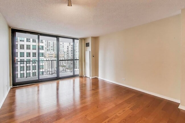 10 E Ontario St, Unit 1110 in Chicago, IL - Building Photo - Building Photo