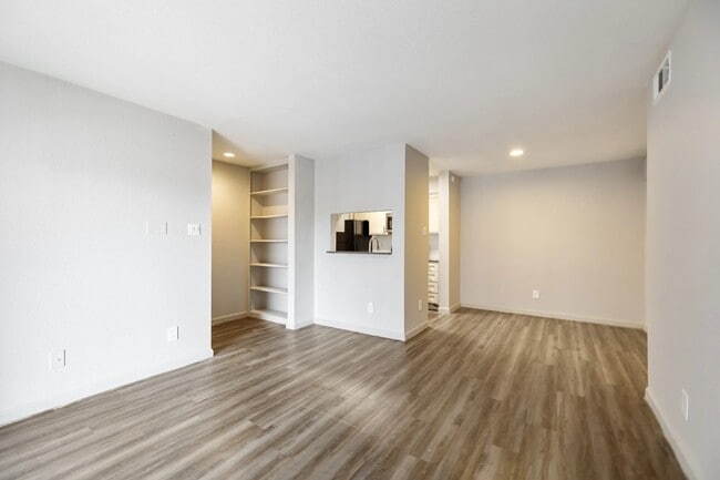 8701 Town Park Dr