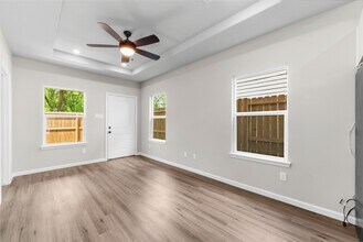 8161 Tate St in Houston, TX - Foto de edificio - Building Photo