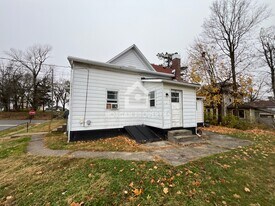 1104 Thornburg St in New Castle, IN - Building Photo