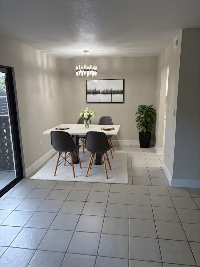 11410 8th Way N, Unit 305 in St. Petersburg, FL - Building Photo - Building Photo