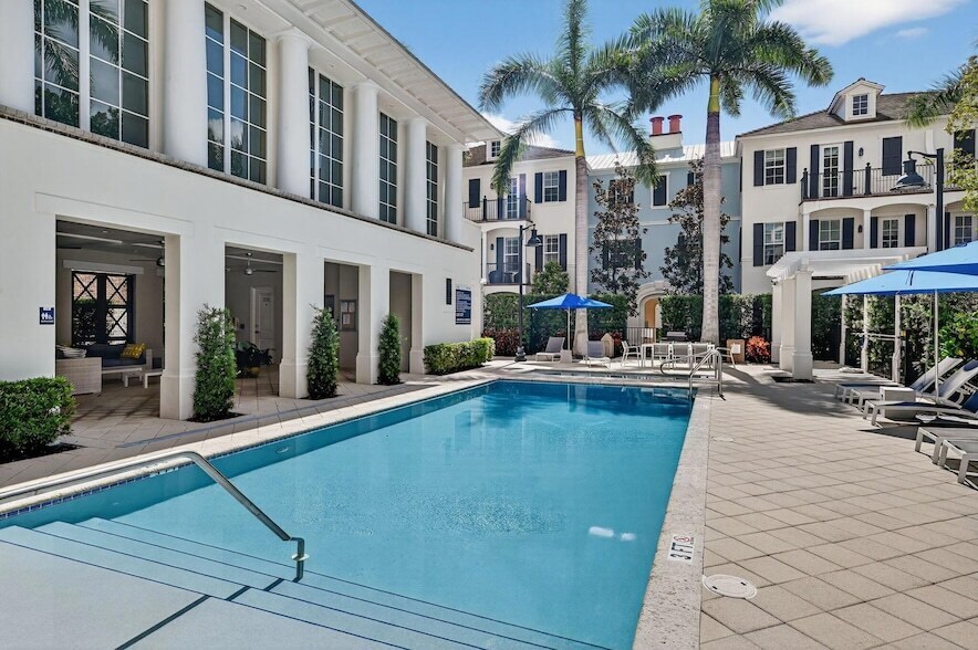 121 Lily Ln in Delray Beach, FL - Building Photo