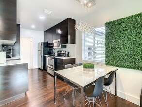 2714 SW 36th Ave, Unit A in Miami, FL - Building Photo - Building Photo