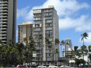 Hale Moani Condominiums in Honolulu, HI - Building Photo - Building Photo