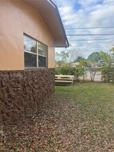 2505 NW 13th Ct in Fort Lauderdale, FL - Foto de edificio - Building Photo