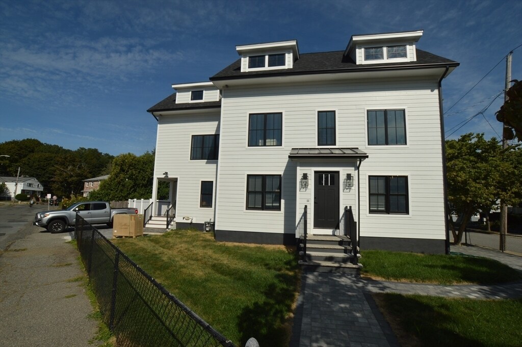 112 Lynde St in Melrose, MA - Building Photo