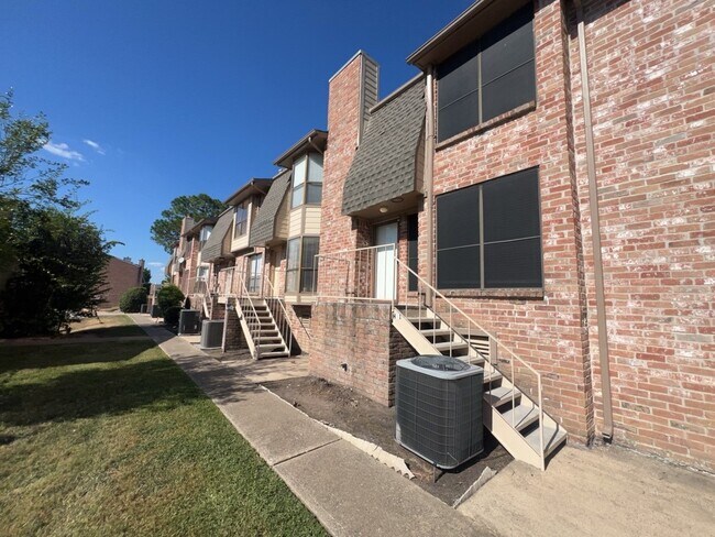 1919 Place Rebecca Ln