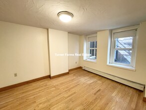 39 Charles St, Unit 2 in Boston, MA - Foto de edificio - Building Photo