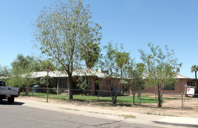 2919 E. Oak/2242 E. 29th in Phoenix, AZ - Foto de edificio - Building Photo