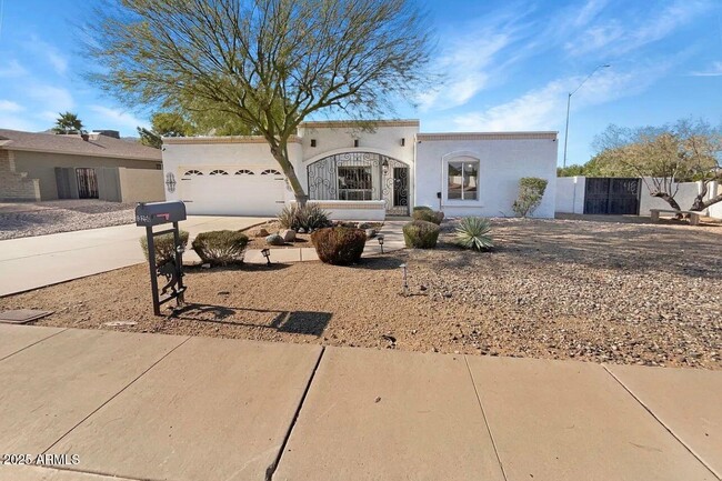 13250 N 3rd St in Phoenix, AZ - Foto de edificio - Building Photo