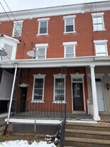 555 N Plum St in Lancaster, PA - Building Photo