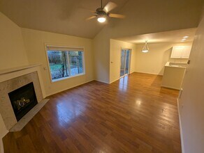 3144 SE Sternwheeler Dr in Corvallis, OR - Building Photo - Building Photo