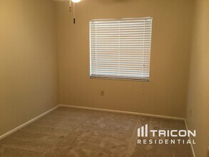 1074 Deer Hollow Way in Sarasota, FL - Building Photo - Building Photo