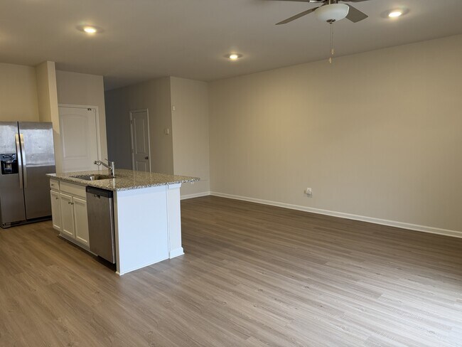 71 Bloomsbury St in Falling Waters, WV - Building Photo - Building Photo