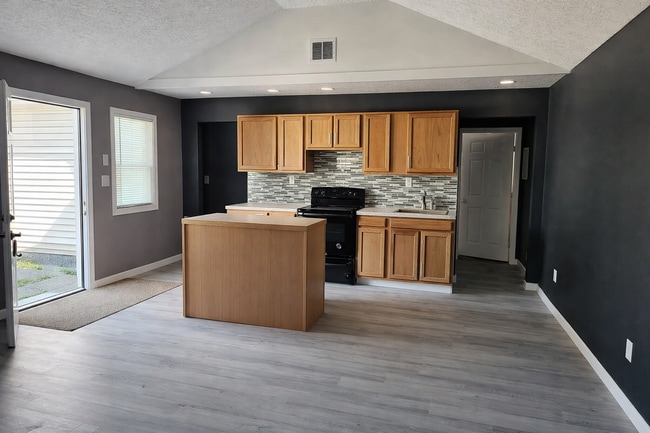 1009 N Gladstone Ave in Indianapolis, IN - Building Photo - Building Photo