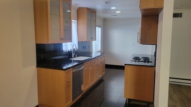 4521 Colbath Ave, Unit 104 in Sherman Oaks, CA - Building Photo - Building Photo