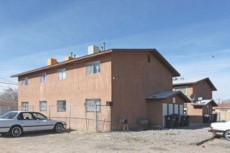 245 Charleston St NE in Albuquerque, NM - Building Photo - Building Photo