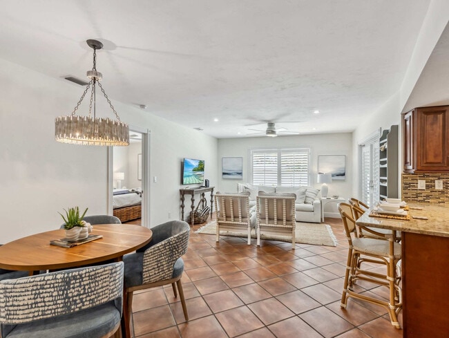 510 106th Ave N in Naples, FL - Foto de edificio - Building Photo