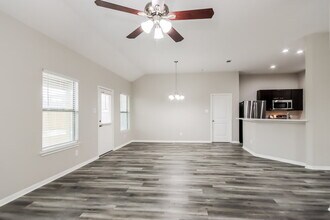21447 Sullivan Forest Dr in Porter, TX - Foto de edificio - Building Photo