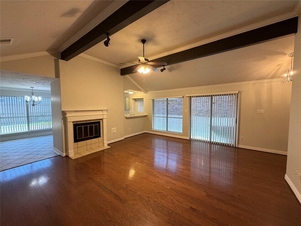 12331 Grove Meadow Dr in Stafford, TX - Building Photo