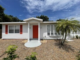828 S Tuttle Ave in Sarasota, FL - Building Photo