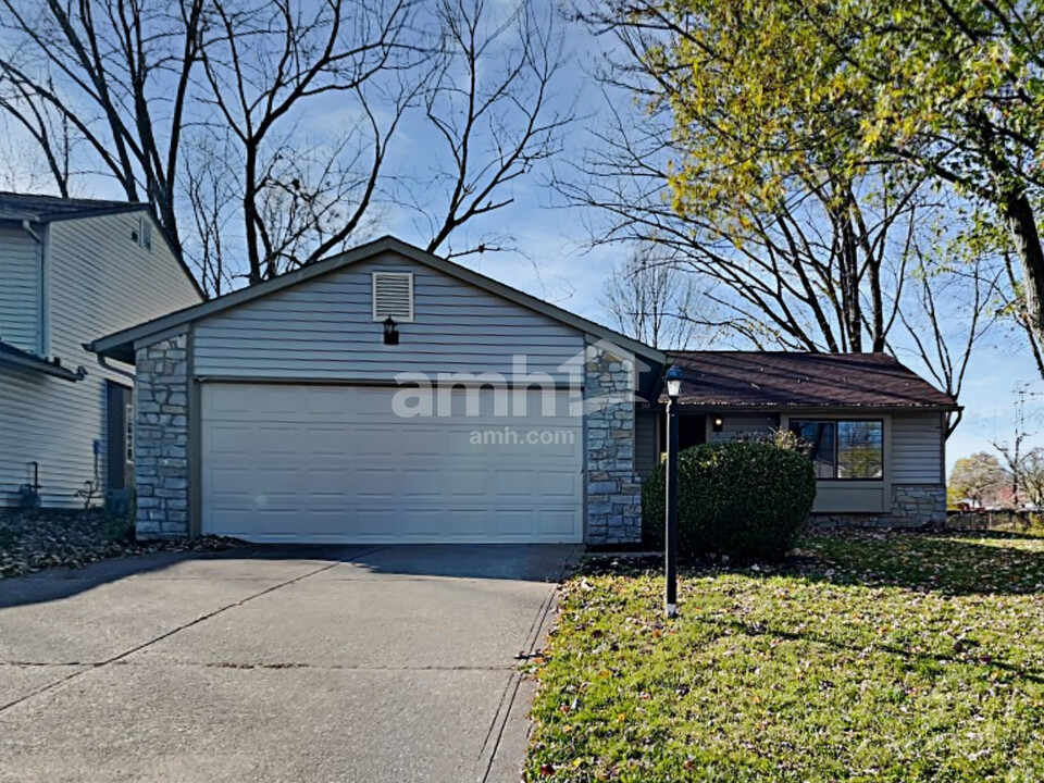 5823 Timber Lake Way in Indianapolis, IN - Building Photo