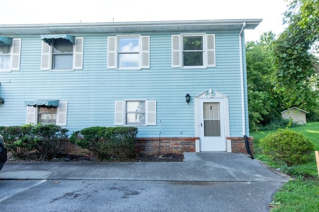 property at 1310 Knob Creek Rd