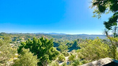 2706 Vía Del Robles in Fallbrook, CA - Building Photo - Building Photo