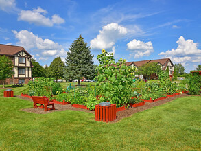 Charter Oaks Apartments in Davison, MI - Building Photo - Building Photo