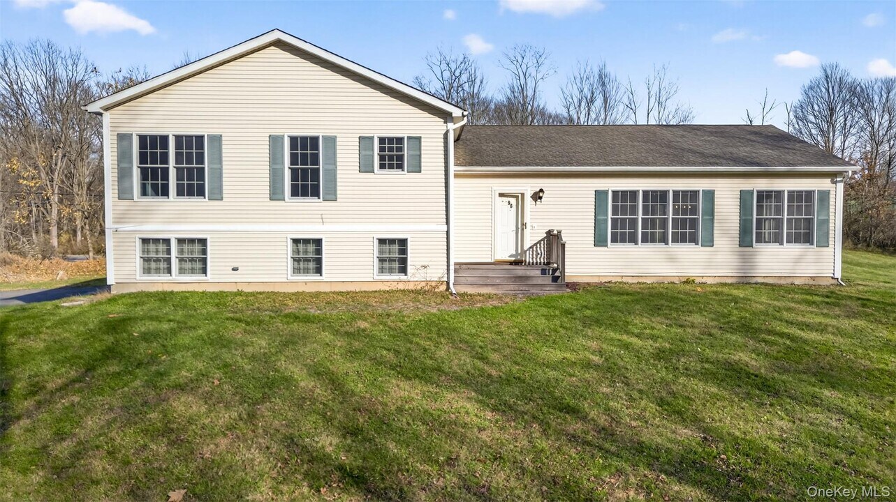 98 Black Creek Rd in Esopus, NY - Building Photo