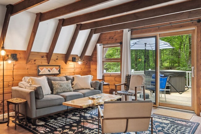 51 Lake Pines Cir in Conway, NH - Building Photo - Building Photo