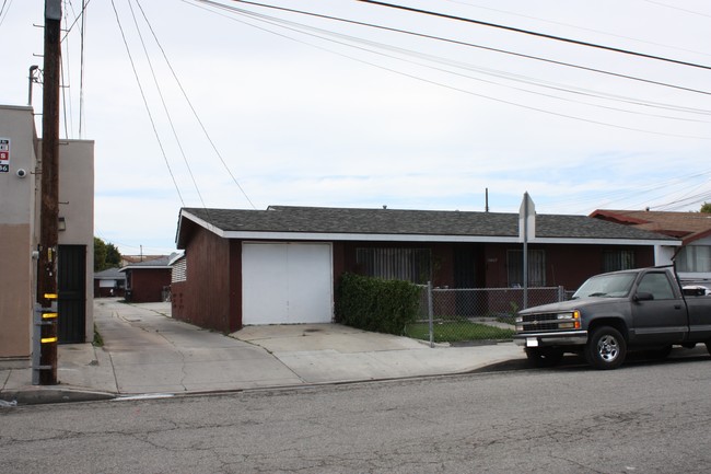 13807-13811 Kornblum Ave in Hawthorne, CA - Foto de edificio - Building Photo