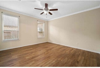 910 S Chamfer Way in Crosby, TX - Building Photo - Building Photo