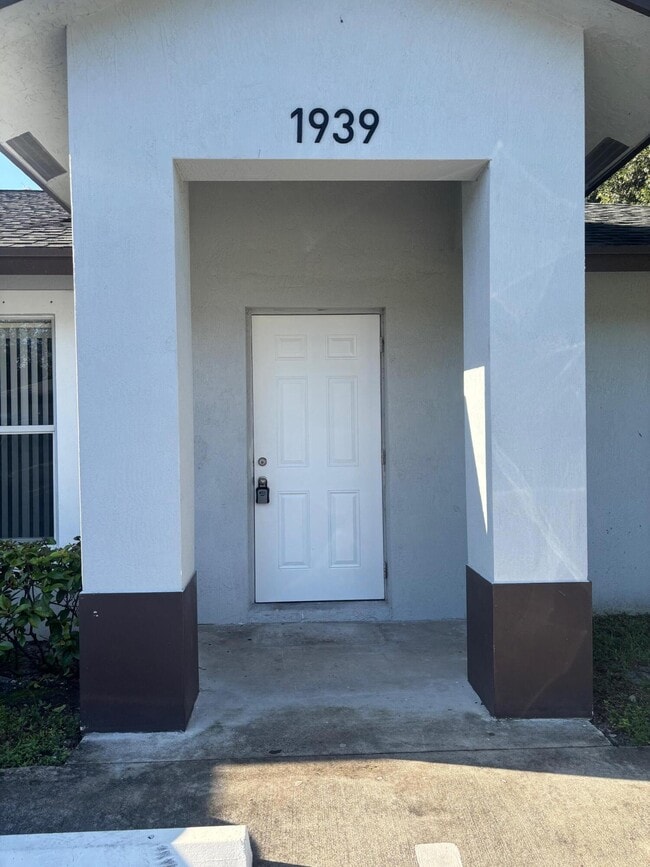 1939 Palm Acres Dr in West Palm Beach, FL - Building Photo - Building Photo