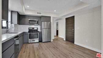 846 S Mariposa Ave in Los Angeles, CA - Building Photo