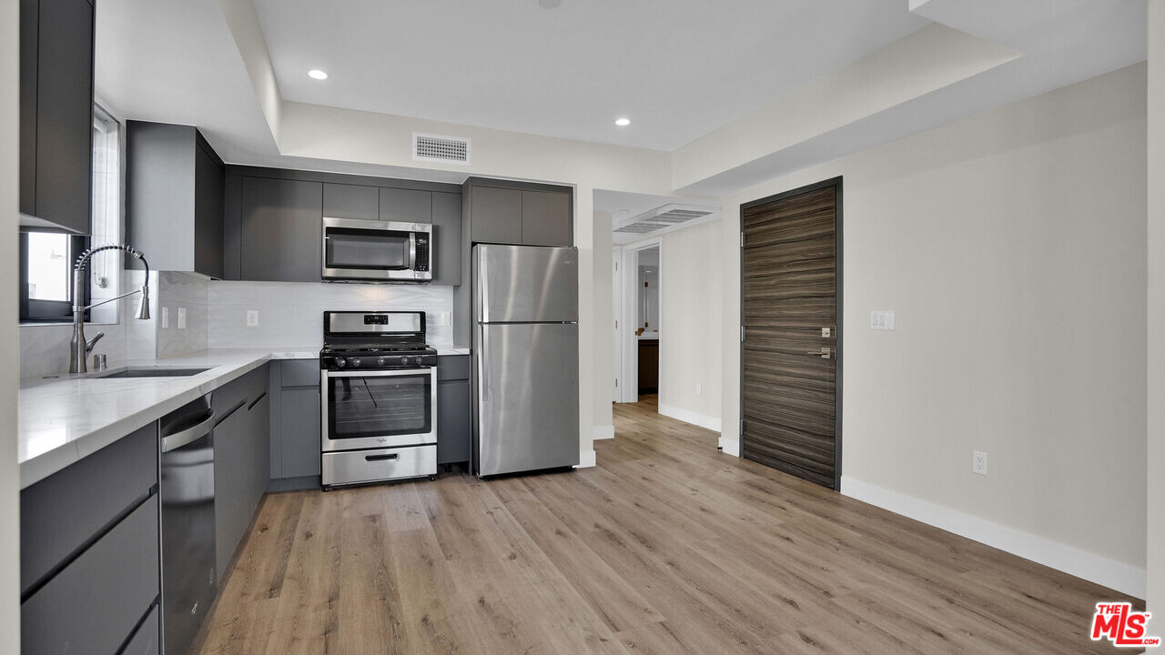 846 S Mariposa Ave in Los Angeles, CA - Building Photo