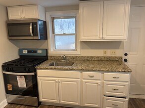 182 E Sharpnack St in Philadelphia, PA - Building Photo - Building Photo